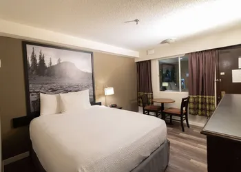 Super 8 by Wyndham Prince George hotel thumbnail 7