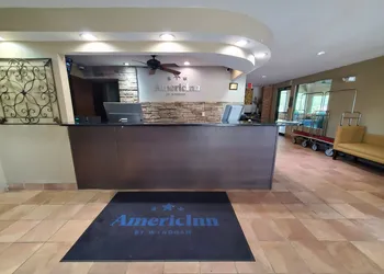 AmericInn by Wyndham Delafield-Waukesha-Milwaukee hotel thumbnail 4