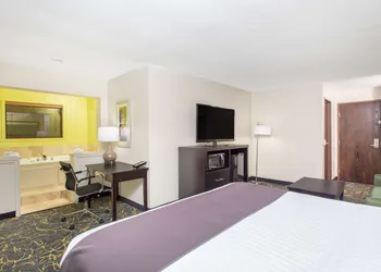 AmericInn by Wyndham Delafield-Waukesha-Milwaukee hotel thumbnail 6
