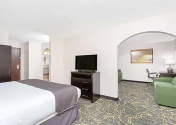 AmericInn by Wyndham Delafield-Waukesha-Milwaukee hotel thumbnail 8