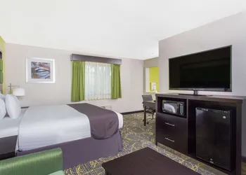 AmericInn by Wyndham Delafield-Waukesha-Milwaukee hotel thumbnail 5