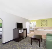 AmericInn by Wyndham Delafield-Waukesha-Milwaukee hotel detail image 7