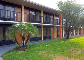 Americas Best Value Inn Florida Turnpike & I-95 hotel thumbnail 8