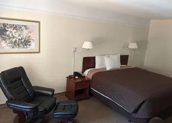 Western Inn and Suites hotel thumbnail 8