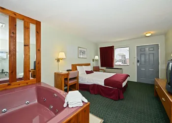 Americas Best Value Inn St. Ignace hotel thumbnail 3