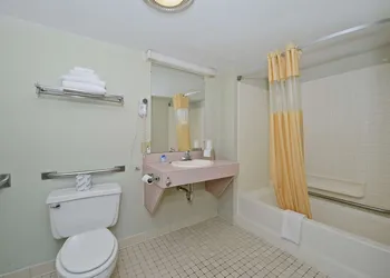 Americas Best Value Inn St. Ignace hotel thumbnail 4