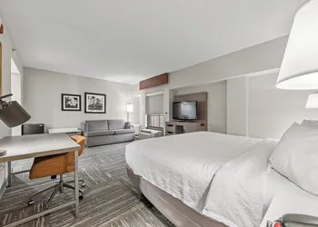 Hampton Inn & Suites Knoxville-Downtown hotel thumbnail 8