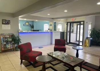 Days Inn by Wyndham Centerville hotel thumbnail 2