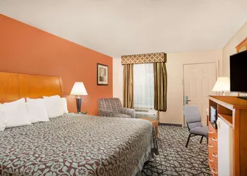 Days Inn by Wyndham Centerville hotel thumbnail 3