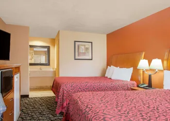 Days Inn by Wyndham Centerville hotel thumbnail 5