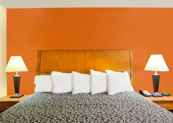 Days Inn by Wyndham Centerville hotel thumbnail 8