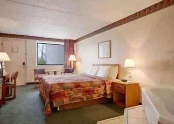 Days Inn by Wyndham Greeneville hotel thumbnail 4