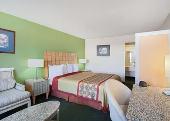 Days Inn by Wyndham Greeneville hotel thumbnail 5