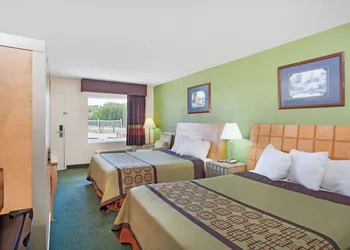 Days Inn by Wyndham Greeneville hotel thumbnail 8