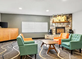 Super 8 by Wyndham Osseo WI hotel thumbnail 3