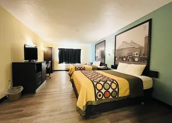 Super 8 by Wyndham Osseo WI hotel thumbnail 5