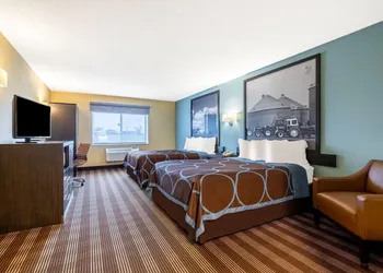 Super 8 by Wyndham Osseo WI hotel thumbnail 7