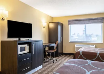 Super 8 by Wyndham Osseo WI hotel thumbnail 8
