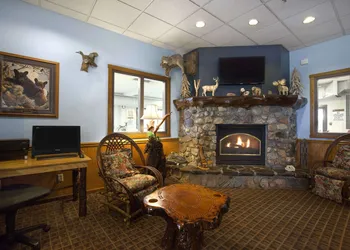 Super 8 by Wyndham Eveleth hotel thumbnail 2