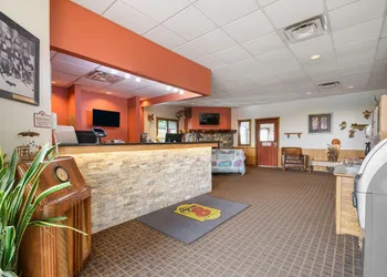 Super 8 by Wyndham Eveleth hotel thumbnail 4