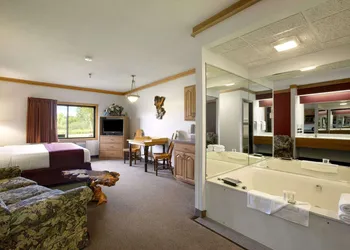 Super 8 by Wyndham Eveleth hotel thumbnail 7