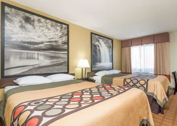 Super 8 by Wyndham Rice Lake hotel thumbnail 5