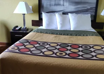 Super 8 by Wyndham Rice Lake hotel thumbnail 8