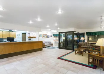 Super 8 by Wyndham Montpelier hotel thumbnail 2