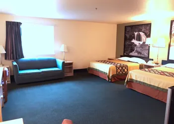 Super 8 by Wyndham Hamilton hotel thumbnail 3