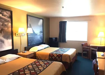 Super 8 by Wyndham Hamilton hotel thumbnail 5