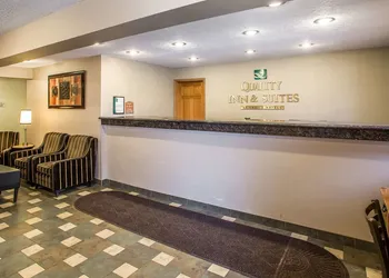 Quality Inn & Suites Marinette hotel thumbnail 2
