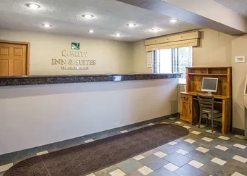 Quality Inn & Suites Marinette hotel thumbnail 3