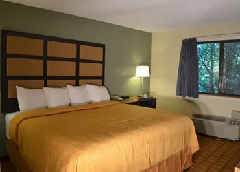 Quality Inn & Suites Marinette hotel thumbnail 5