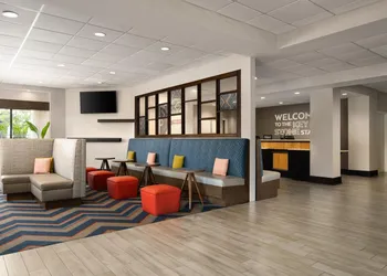 Hampton Inn Chambersburg hotel thumbnail 2