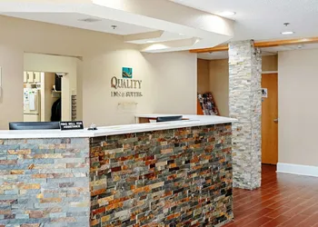 Quality Inn & Suites Robbinsville hotel thumbnail 4