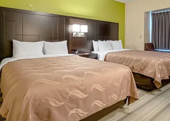 Quality Inn & Suites Robbinsville hotel thumbnail 7