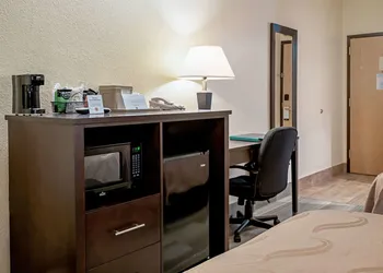 Quality Inn & Suites Robbinsville hotel thumbnail 8