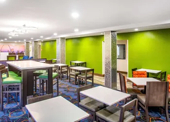 La Quinta Inn by Wyndham St. Louis Hazelwood - Airport North hotel thumbnail 3