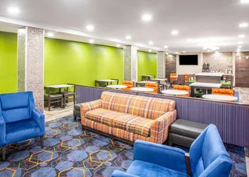 La Quinta Inn by Wyndham St. Louis Hazelwood - Airport North hotel thumbnail 5