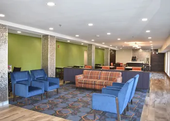 La Quinta Inn by Wyndham St. Louis Hazelwood - Airport North hotel thumbnail 8