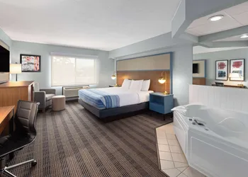 AmericInn by Wyndham North Branch hotel thumbnail 7