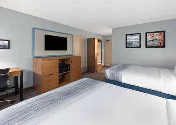 AmericInn by Wyndham North Branch hotel thumbnail 8