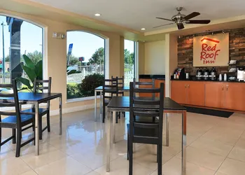 Red Roof Inn Orlando South - Florida Mall hotel thumbnail 4
