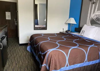Super 8 by Wyndham Pensacola hotel thumbnail 4