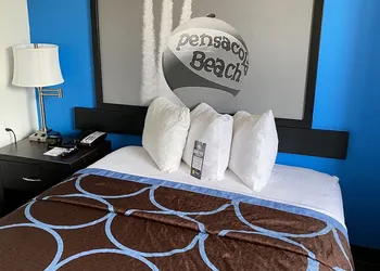Super 8 by Wyndham Pensacola hotel thumbnail 7