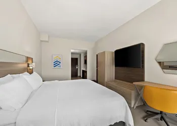 Holiday Inn Express & Suites Raleigh NE - Medical Ctr Area by IHG hotel thumbnail 5