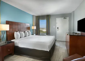 Crown Reef Beach Resort and Waterpark hotel thumbnail 5