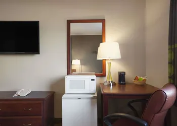 Super 8 by Wyndham Fremont NE hotel thumbnail 3