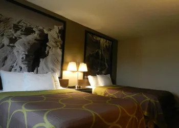 Super 8 by Wyndham Fremont NE hotel thumbnail 5