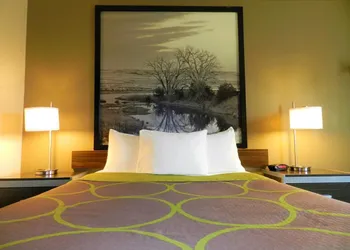 Super 8 by Wyndham Fremont NE hotel thumbnail 7